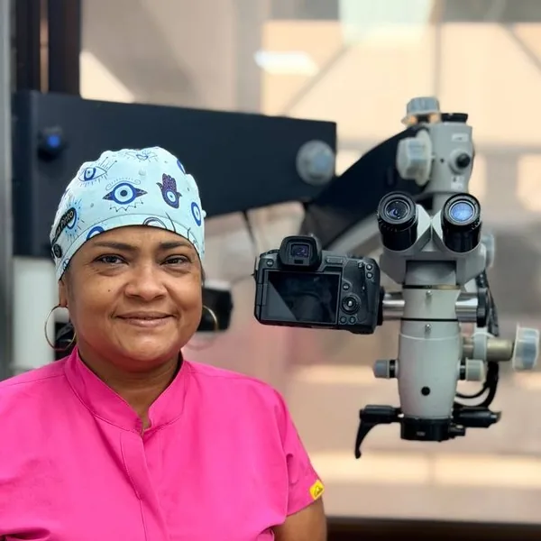 Roxana Pinto, asistente dental